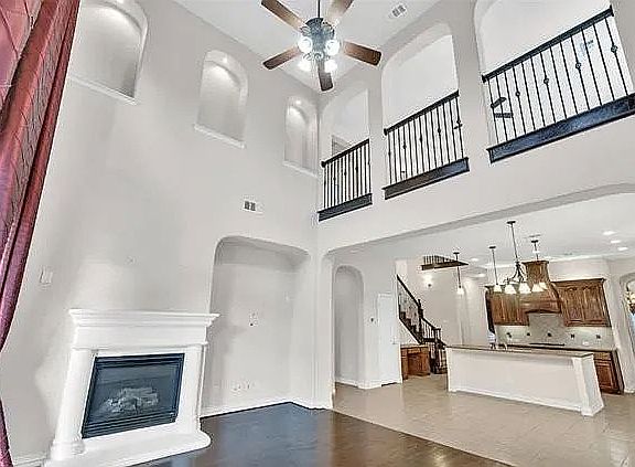 3rd image of 8605 Lindenwood Ln