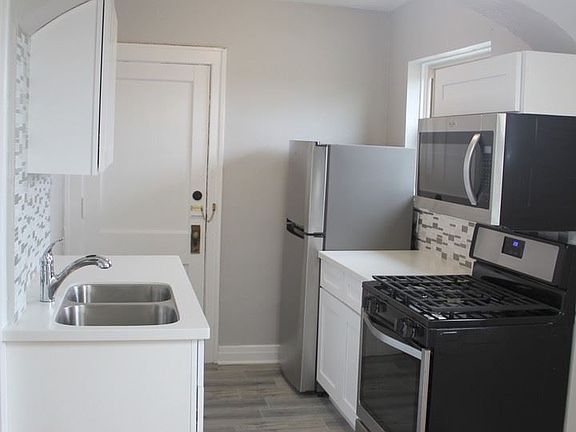 3rd image of 430 N Park Blvd APT 3