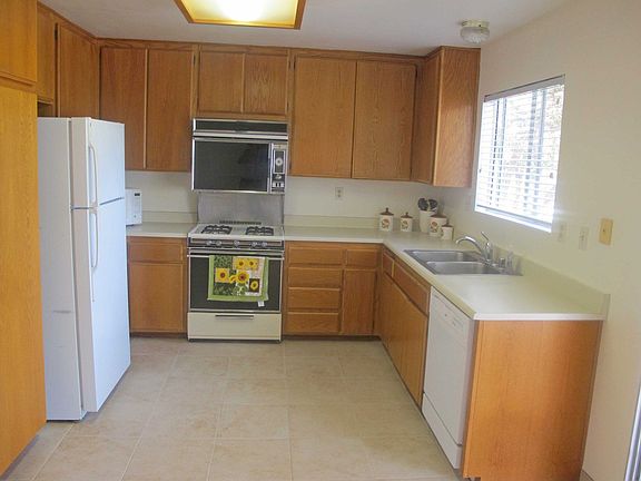 Kitchen has lots of storage and counter space