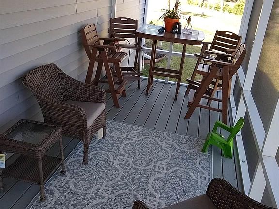 4th image of 4698 Isles Dr