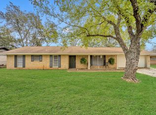 1806 W Point Tap Rd, Palestine, TX 75803