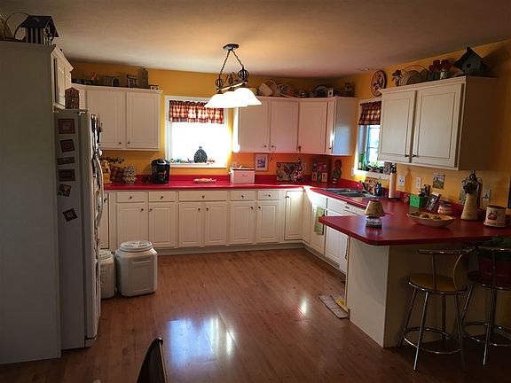 5th image of 294 Harper St