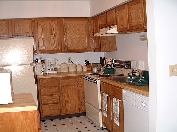 4th image of 625 Longfellow Dr