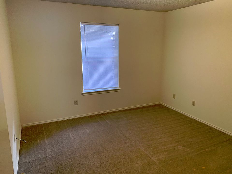 1st image of 9003 Royal Ln