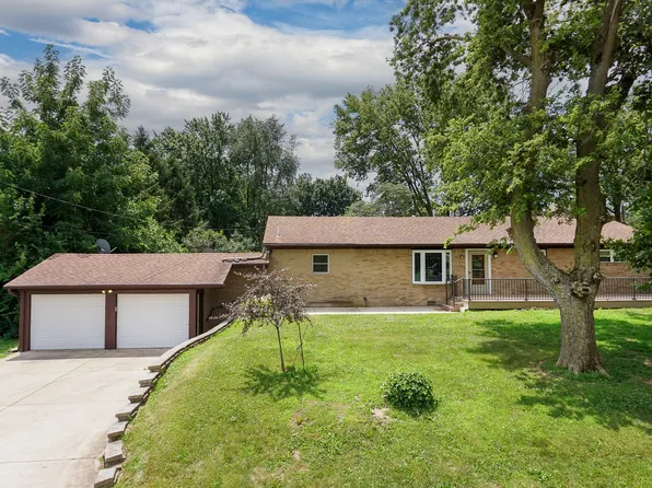116 W C St, Delavan, IL 61734