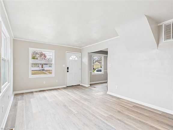 4th image of 3304 Greenwood Dr