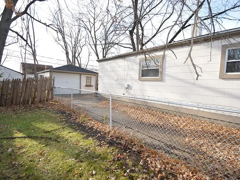 86 E Dallas Ave — Photo 10