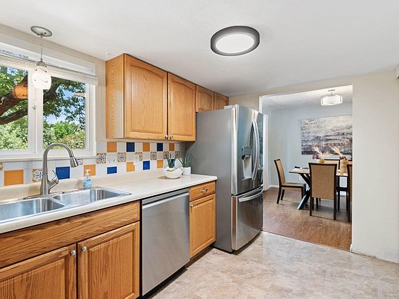 4th image of 1400 Brookfield Dr