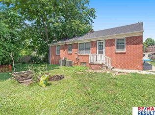 5209-11 Northwest Dr, Omaha, NE 68104