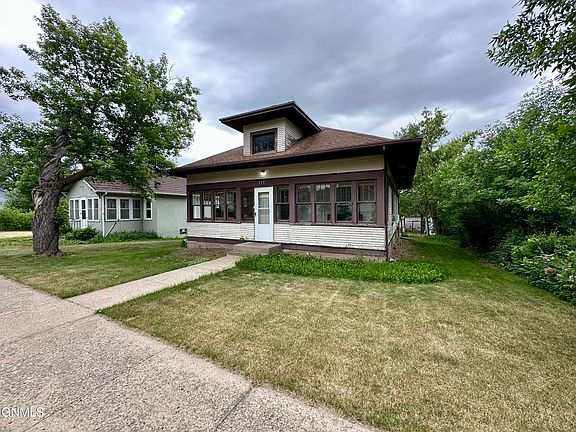2nd image of 717 4th Ave