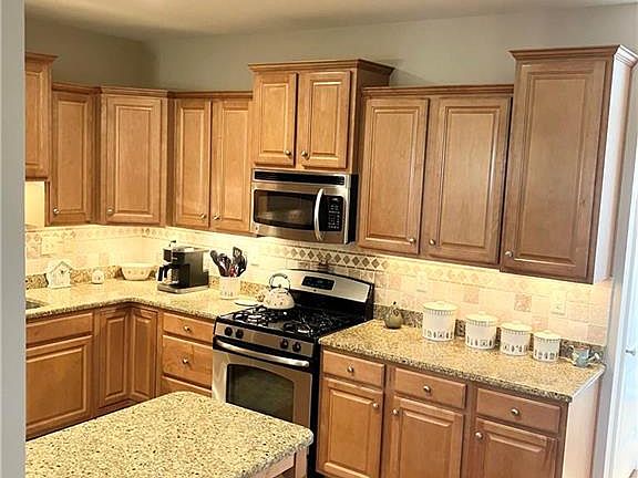 5th image of 882 Graystone Cir