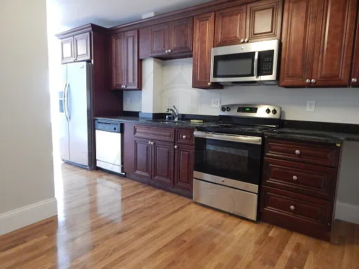 11 Sycamore St #2 — Photo 2