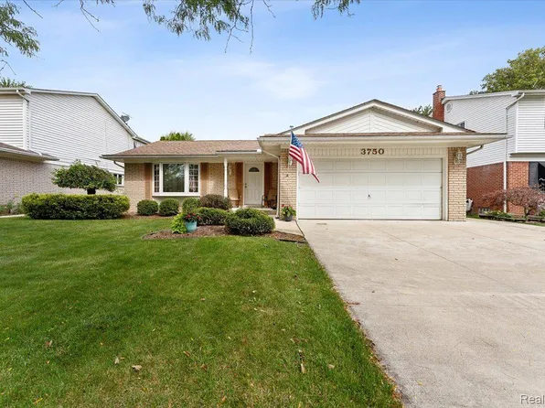 3750 Brookshire St, Trenton, MI 48183