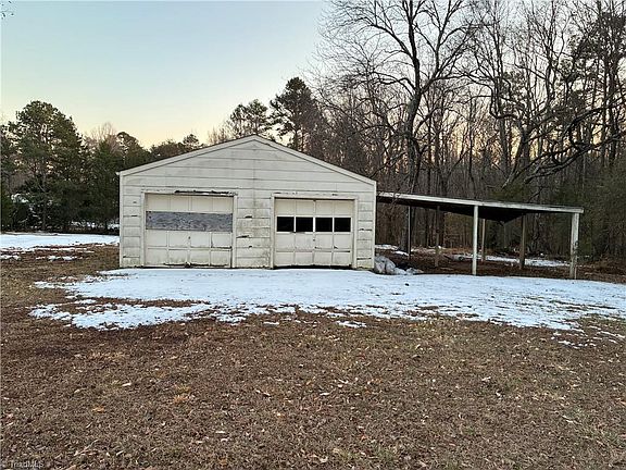 5th image of 8265 Shallowford Rd