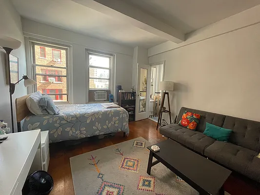 Rented by R New York | media 4