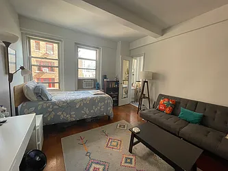 Rented by R New York