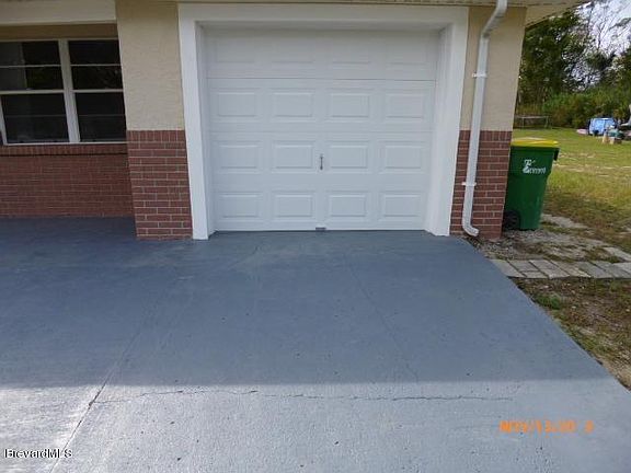 2nd image of 1870 Hallum Ave