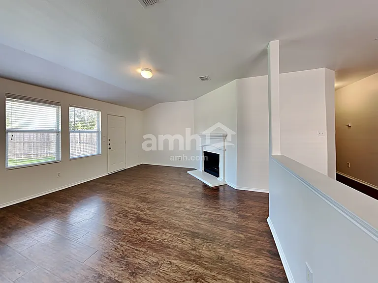 742 Mission Ln — Photo 8