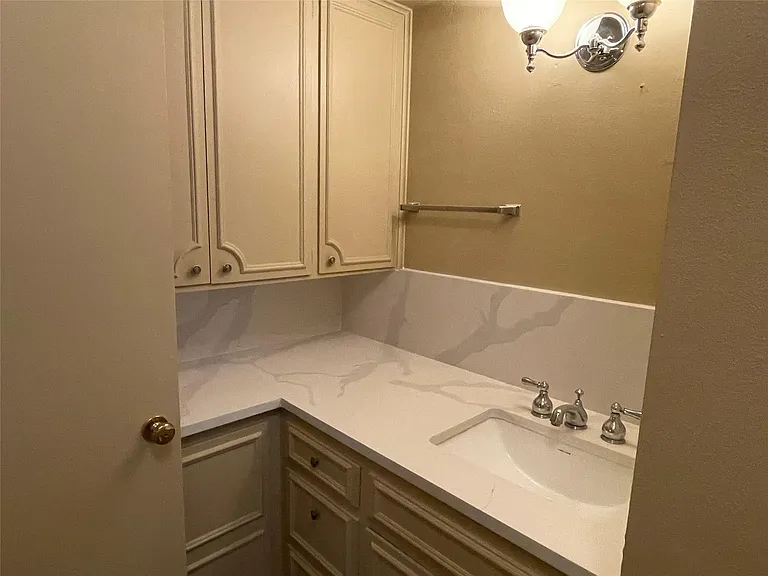 1324 Cortlandt St #1 — Photo 7