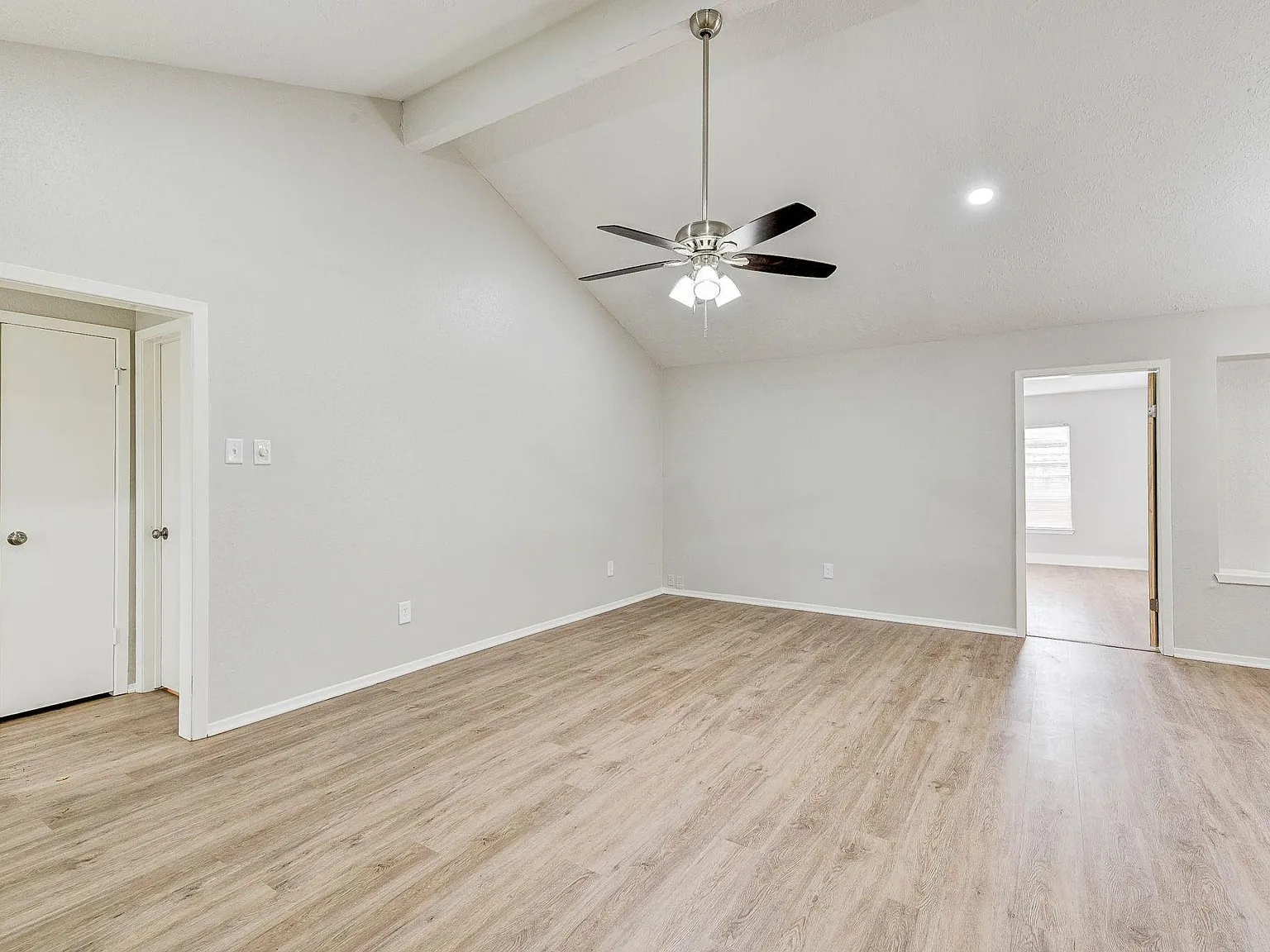 4 bed, 2.0 bath, 1518 sqft, $2,180 — Photo 4
