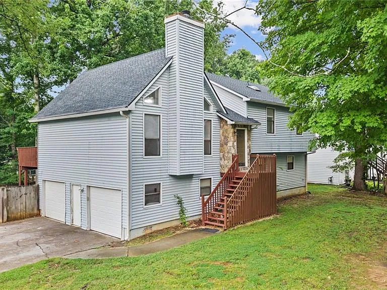 1095 Mountain Springs Dr NW — Photo 2