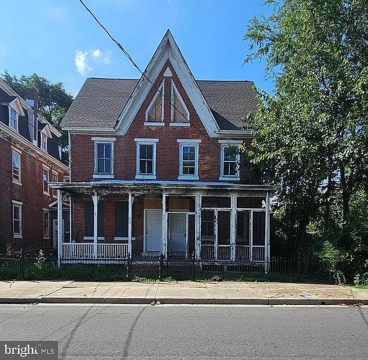 1st image of 107 7th St