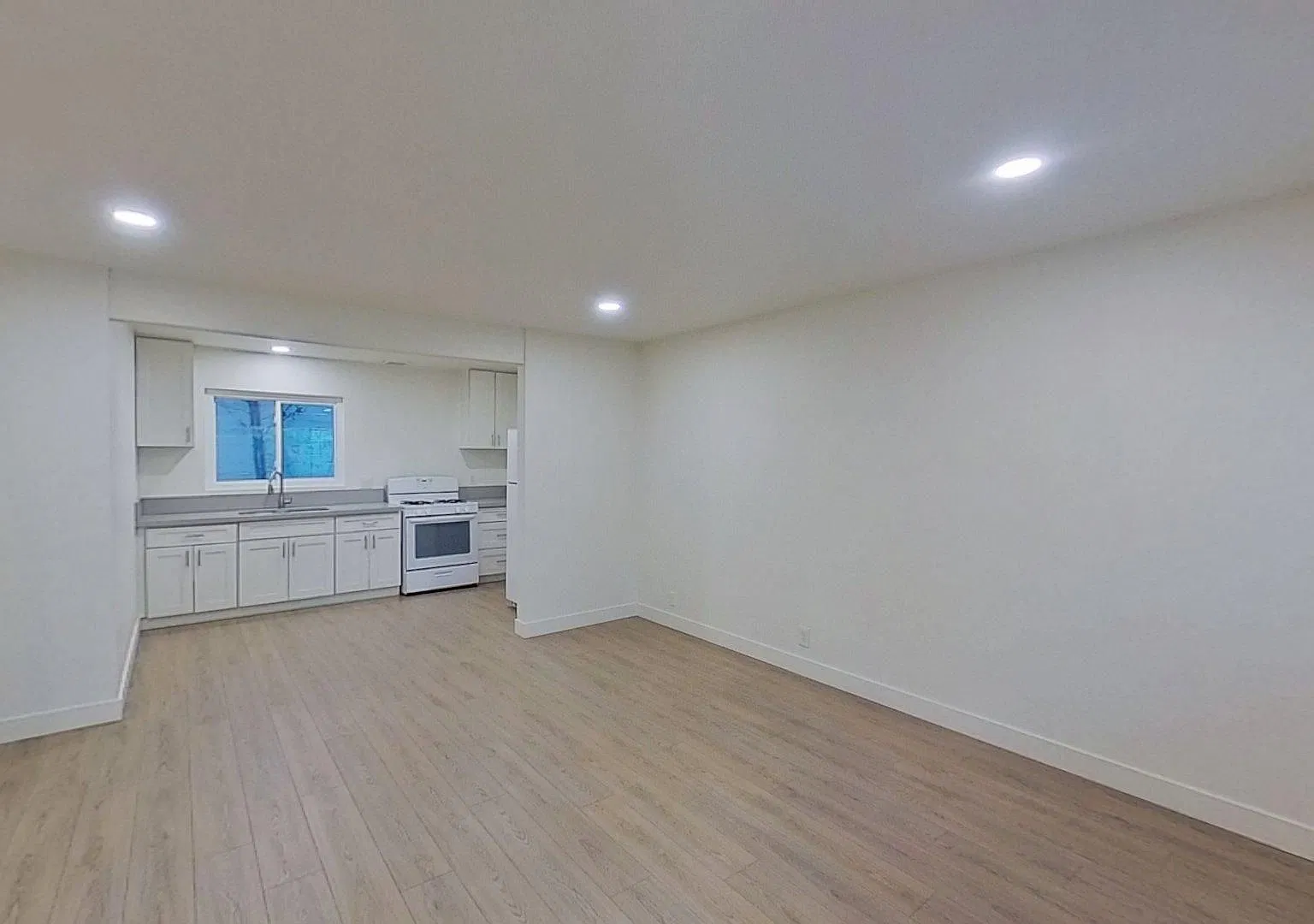 510 Glenneyre St — Photo 3