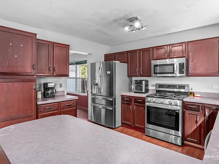 5204 Brighton Ln — Photo 5