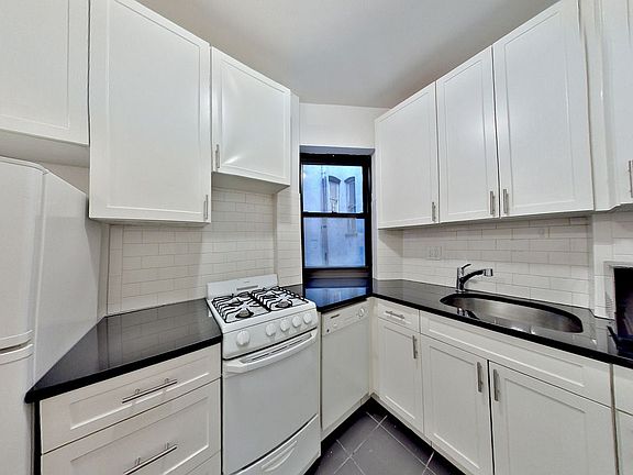 4th image of 124 Mac Dougal St #13F