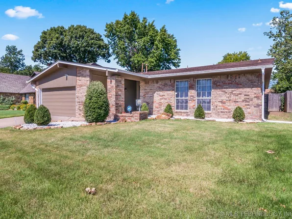 10755 E 29th Pl, Tulsa, OK 74129