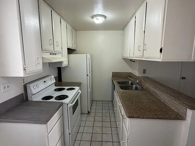 2236 E Desert Inn Rd — Photo 5