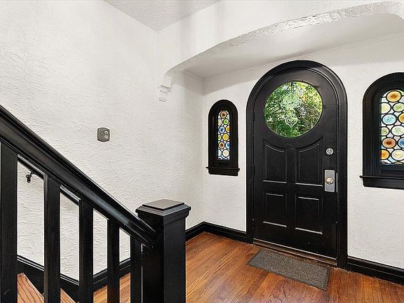 5th image of 873-875 Beaconsfield Ave
