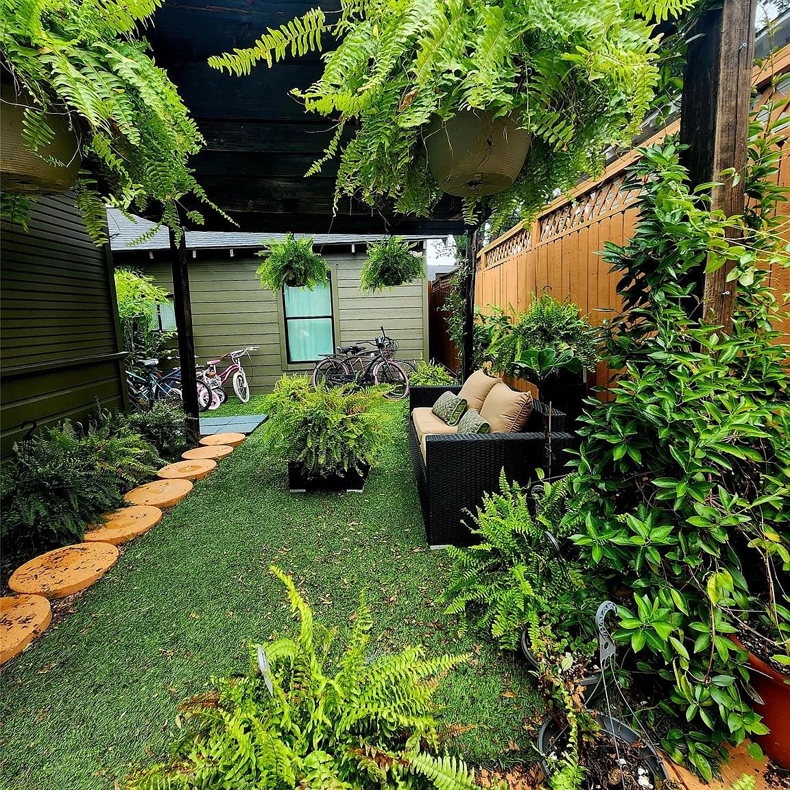 4 bed, 4.0 bath, 2400 sqft, $4,800 — Photo 4