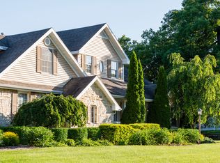 2405 Walden Woods Ct, Mahomet, IL 61853