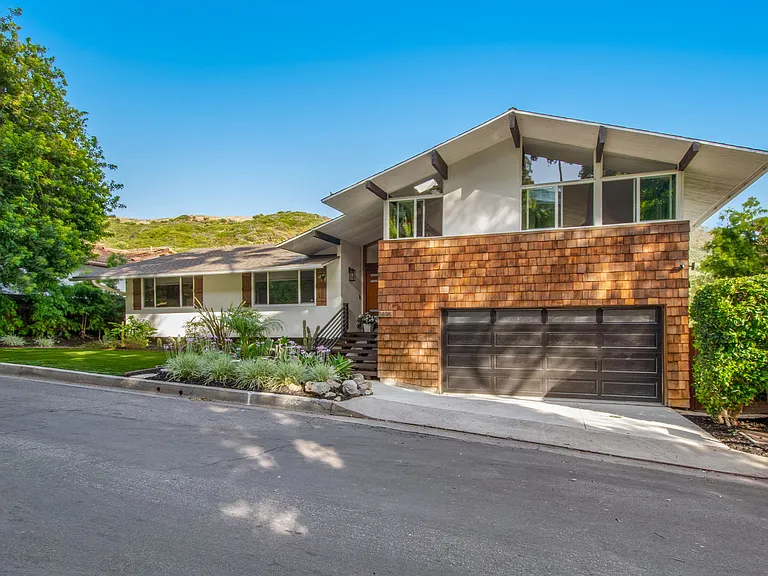 1495 Regatta Rd — Photo 31