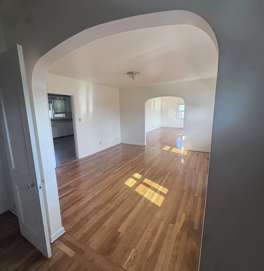 5 bed, 2.0 bath, $3,500 — Photo 2