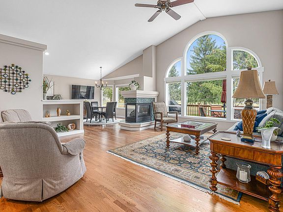 3rd image of 418 N Village Ln