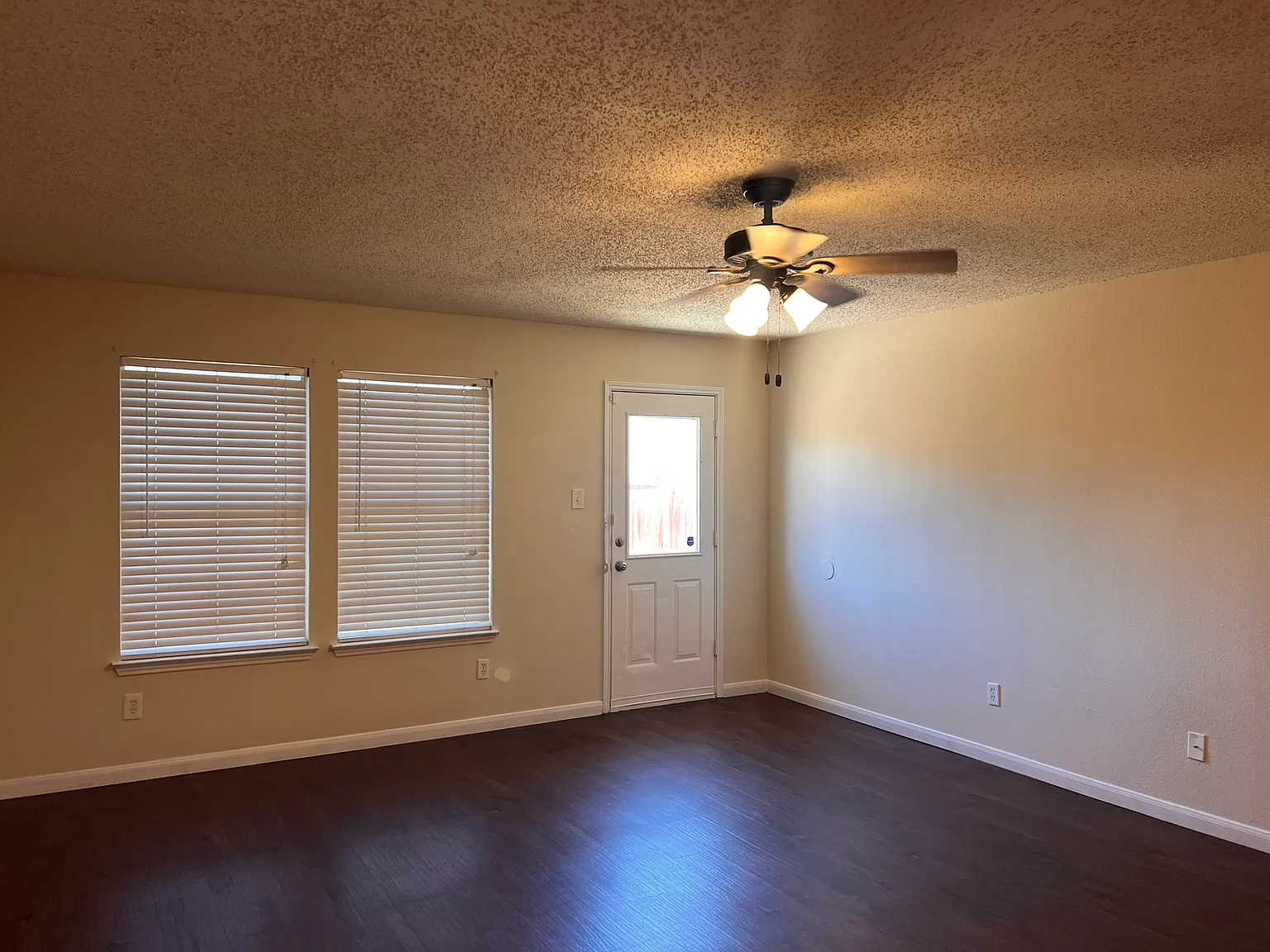 4 bed, 1758 sqft, $1,995 — Photo 3