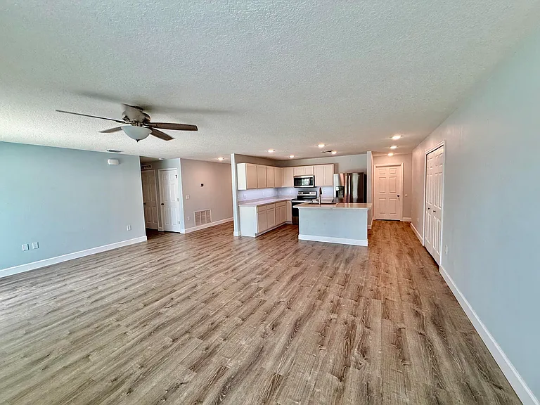 692 SW Hamberland Ave — Photo 14