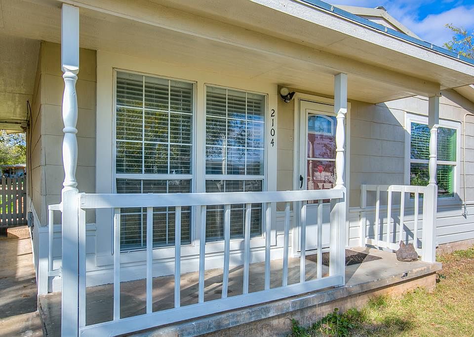 1st image of 2104 Juanita Ave