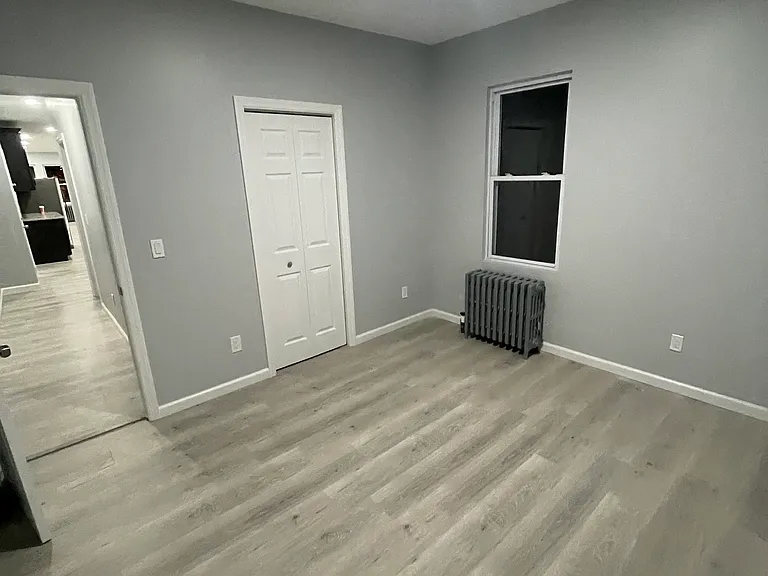 916-918 Pennington St #2R — Photo 8