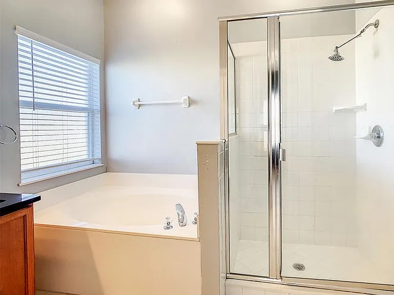 101 Bloomingdale Dr — Photo 25