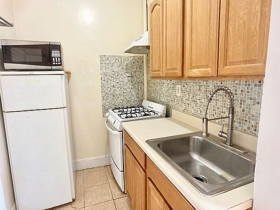 5th image of 274 Hancock St APT 3