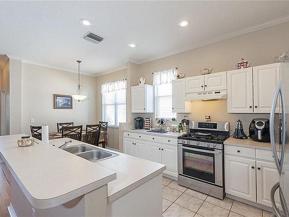 3rd image of 10118 Arbor Run Dr