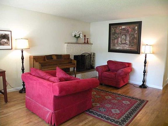 2nd image of 931 Avenue D