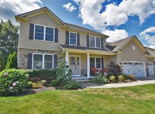 12368 Summerwood Dr, Concord Township, OH 44077