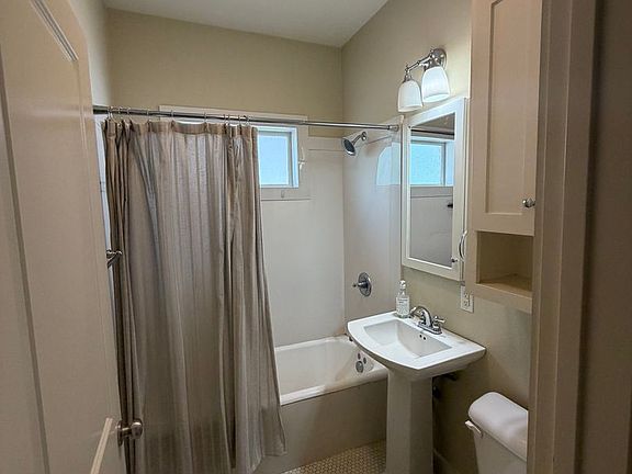 3rd image of 523 Orange St APT 7
