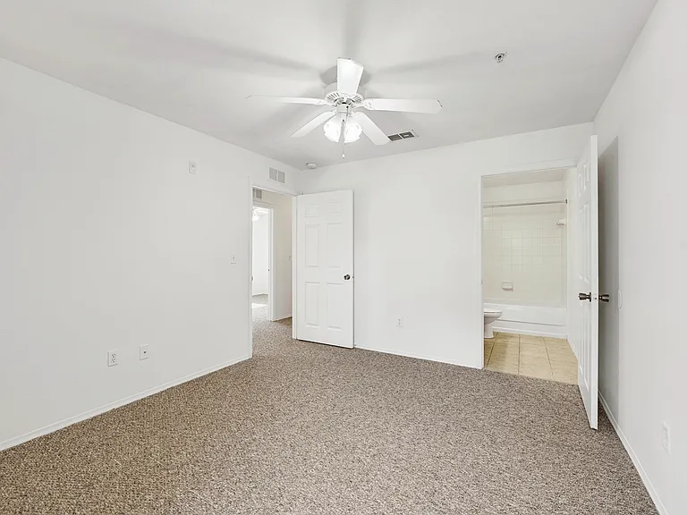 Cambridge Cove and Kathleen Pointe Apartment Homes — Photo 38