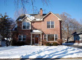 809 E Evergreen St, Wheaton, IL 60187