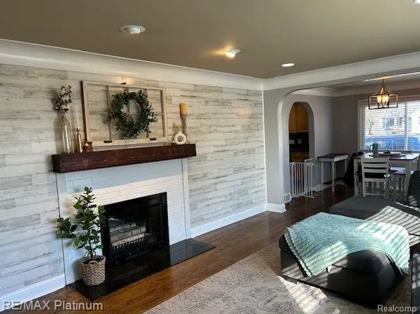 2405 North Rd, Fenton, MI 48430